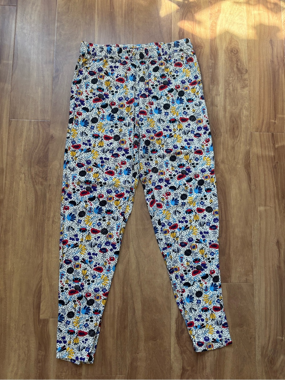 H&M White Multicolor Floral Print Cropped Ankle Pants